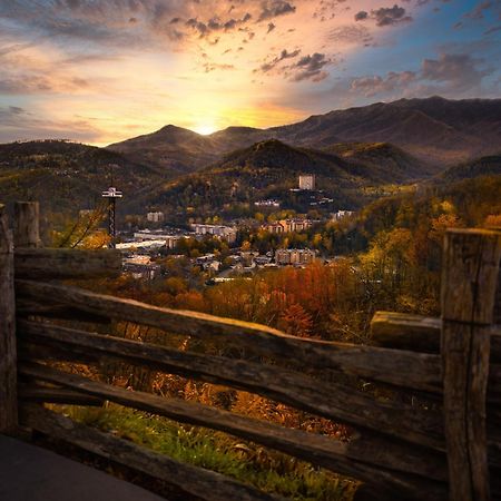 Suite Sensations, Hot Tub, Pool Table, 1089 Free Tickets Each Paid Day, Dollywood And More Pigeon Forge Exterior photo
