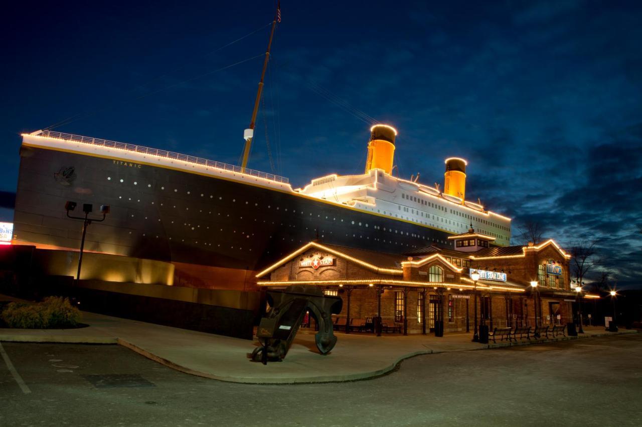 Suite Sensations, Hot Tub, Pool Table, 1089 Free Tickets Each Paid Day, Dollywood And More Pigeon Forge Exterior photo
