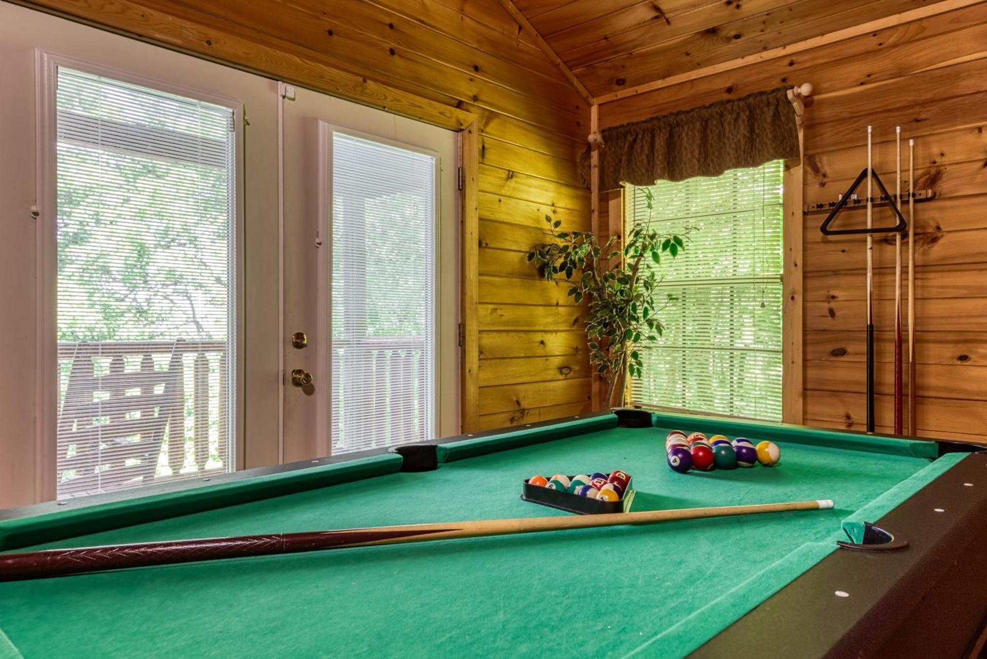 Suite Sensations, Hot Tub, Pool Table, 1089 Free Tickets Each Paid Day, Dollywood And More Pigeon Forge Exterior photo
