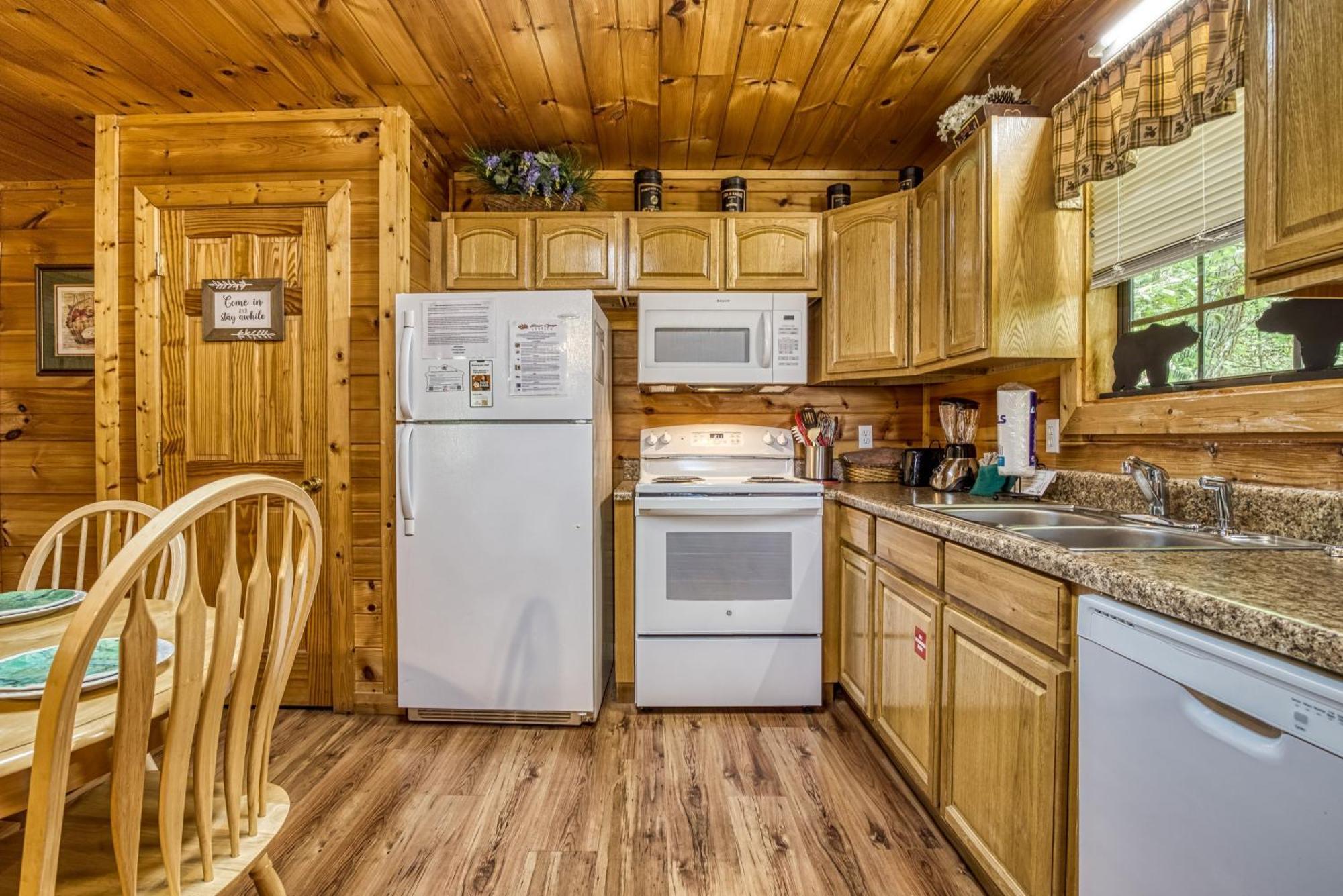 Suite Sensations, Hot Tub, Pool Table, 1089 Free Tickets Each Paid Day, Dollywood And More Pigeon Forge Exterior photo