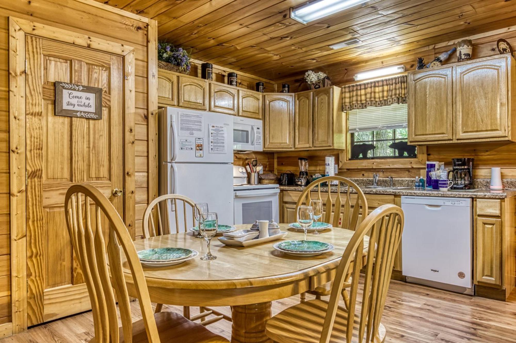Suite Sensations, Hot Tub, Pool Table, 1089 Free Tickets Each Paid Day, Dollywood And More Pigeon Forge Exterior photo