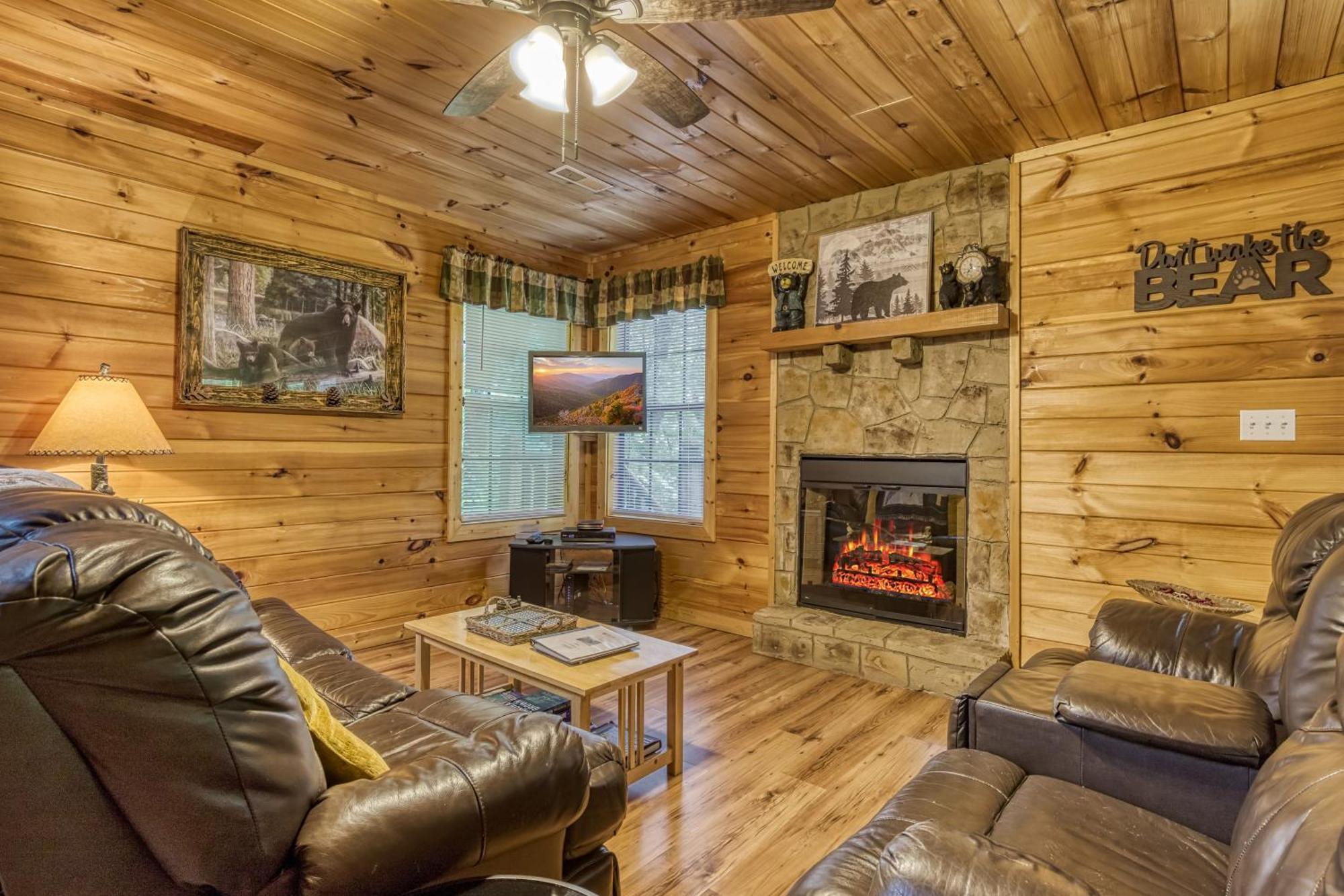 Suite Sensations, Hot Tub, Pool Table, 1089 Free Tickets Each Paid Day, Dollywood And More Pigeon Forge Exterior photo