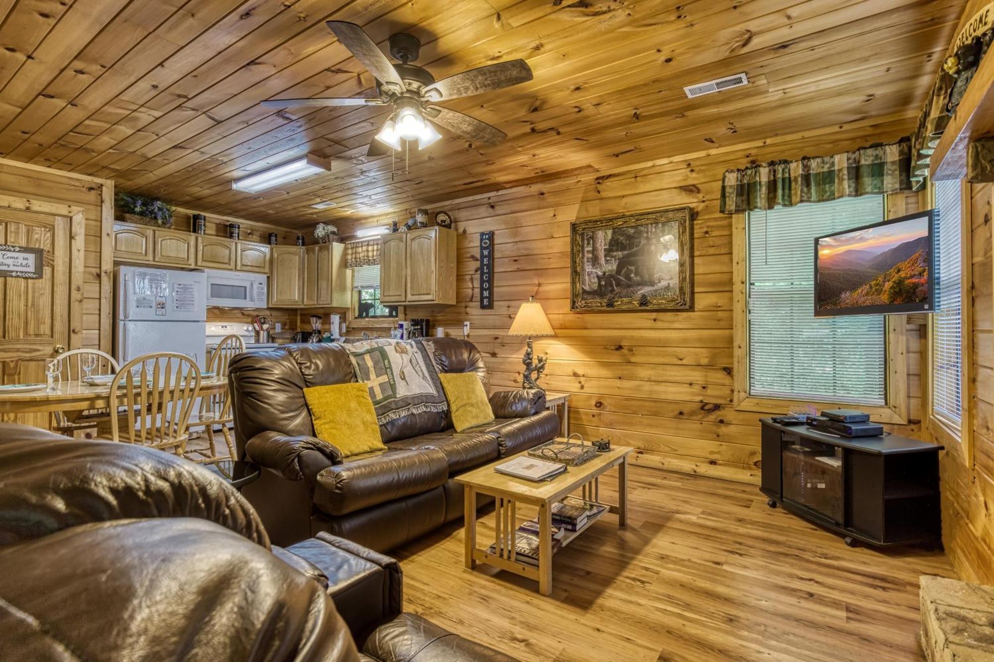 Suite Sensations, Hot Tub, Pool Table, 1089 Free Tickets Each Paid Day, Dollywood And More Pigeon Forge Exterior photo